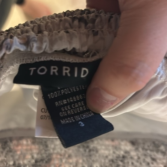 Torrid Gray and White Blouse - Picture 4 of 9